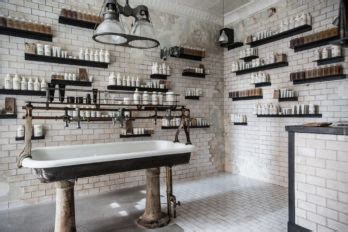 A visit to Le Labo in Paris and my sensorial experience this morning.